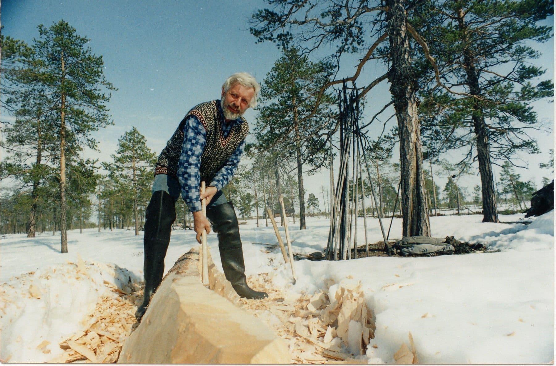 21. Õõnestan lootsikut handi šamaanile Soshole, 1995