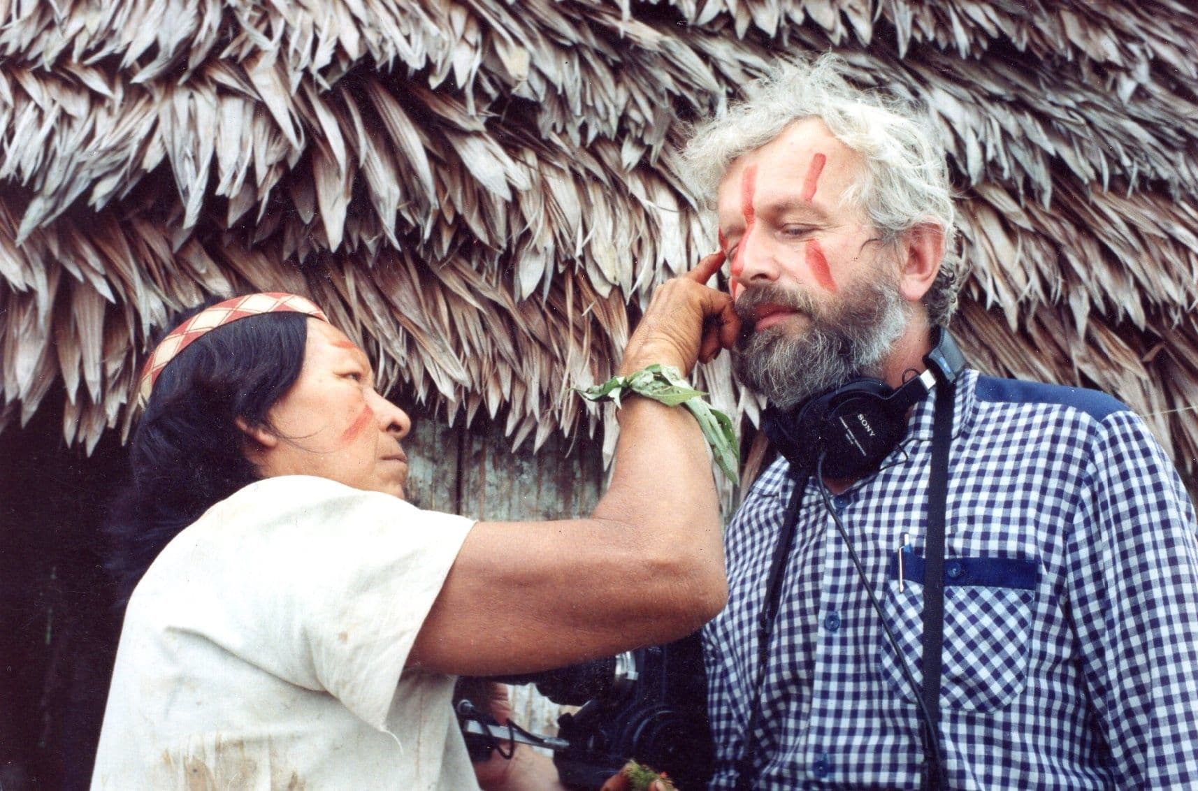 16. Seqoia indiaanlaste pealik Matõsenja maalib kaitsemaagilisi kirju ja paneb mulle nimeks Weiko Saawa, Peruus 1991