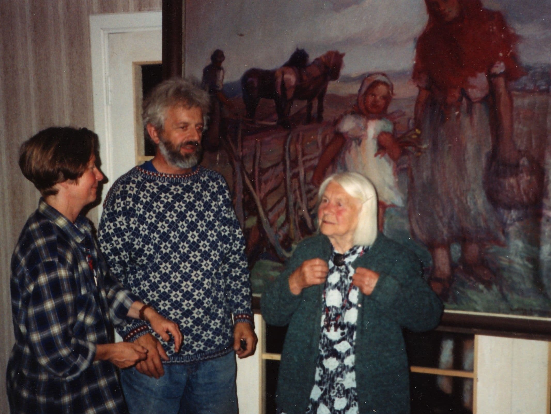 25. Koos arhitektist õe Kiiraga ja kunstnikust ema Lydiaga eelmisel sajandil