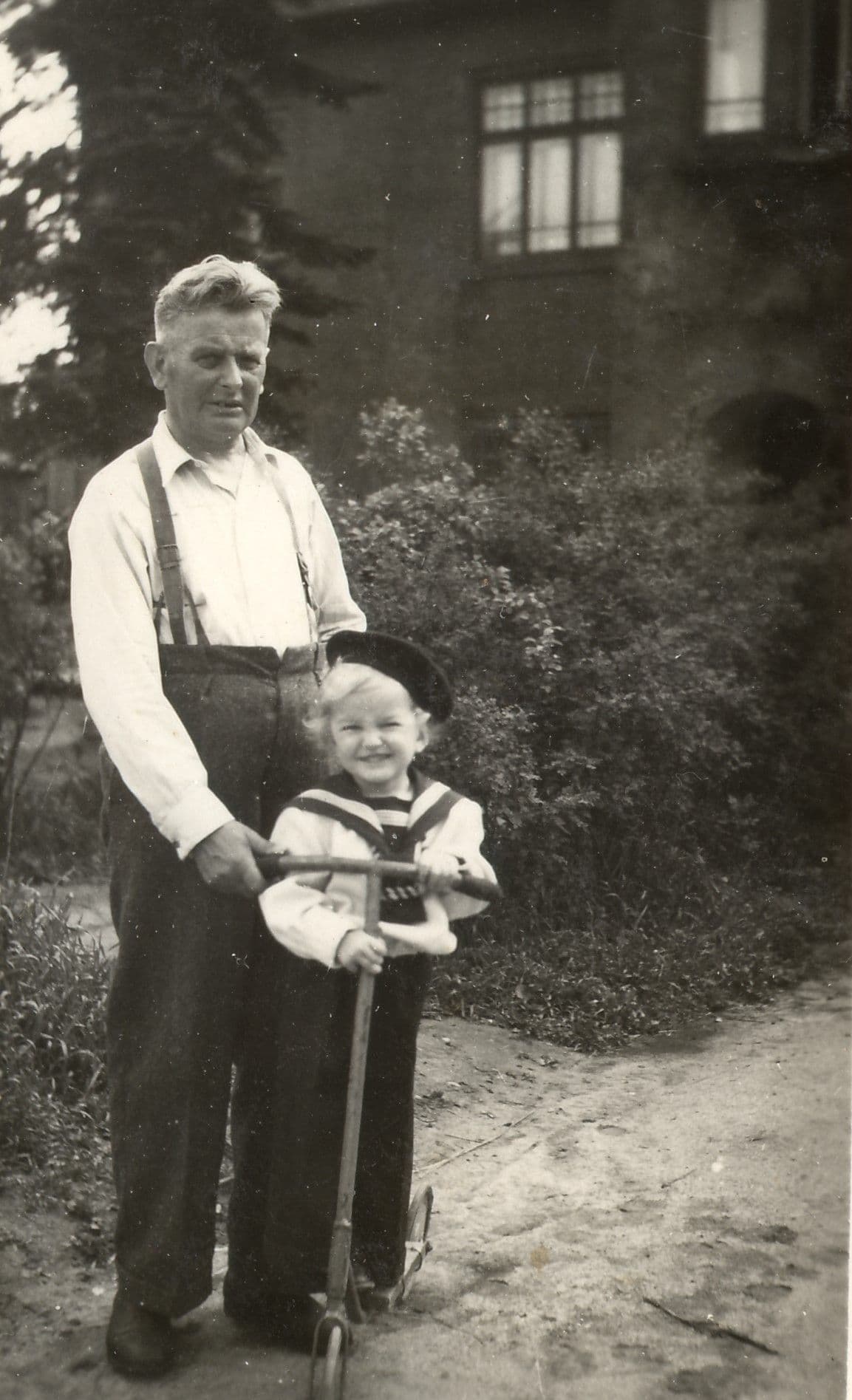 2. Isaga Viljandis 1949.