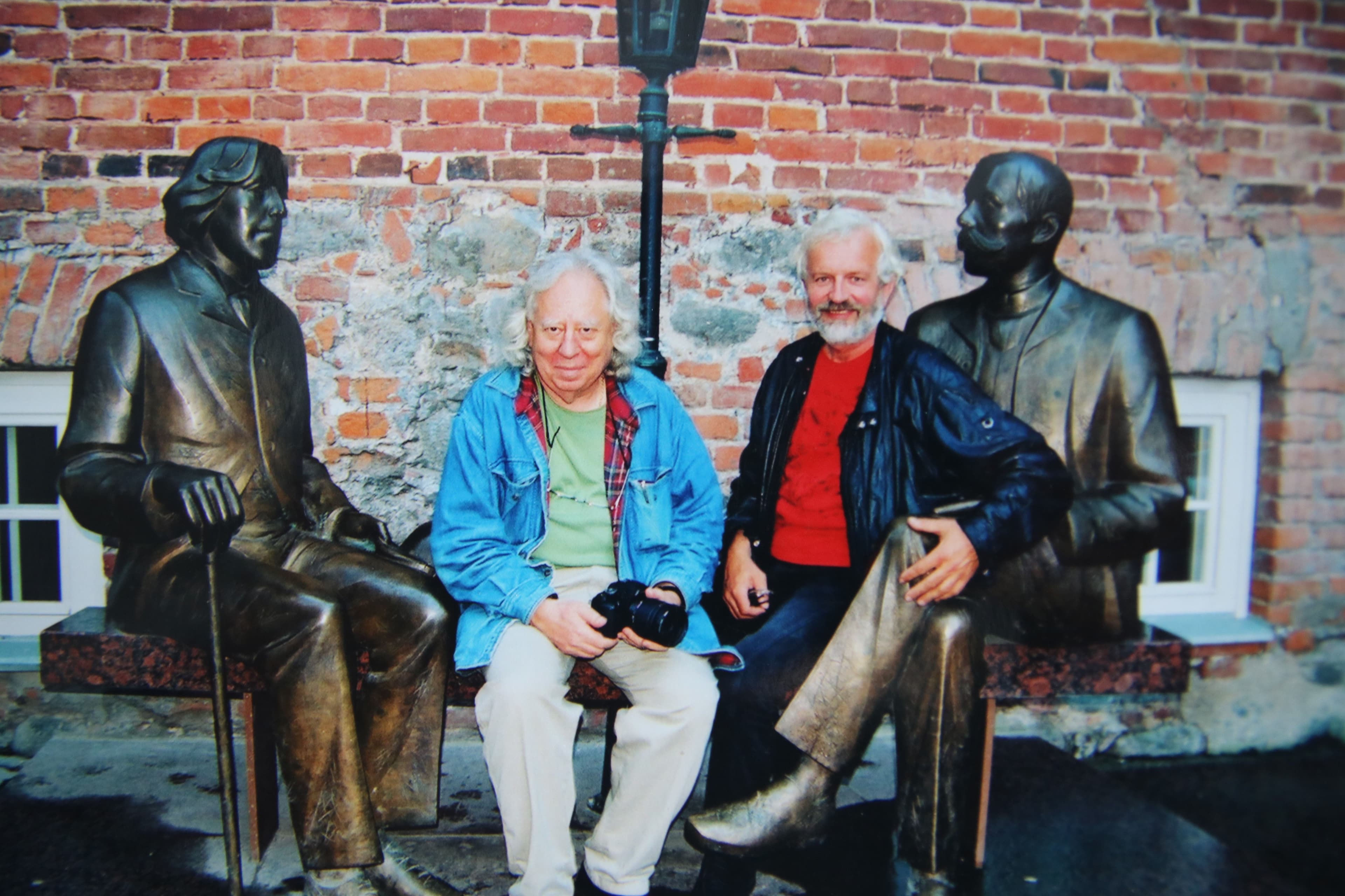 27. Briti kunstiteadlase Edward Lucie Smithiga kahe Wilde vahel 1999